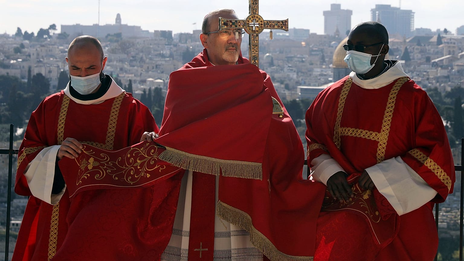  Pierbattista Pizzaballa, patriarca latino de Jerusalén, en la esplana de la Iglesia 'Dominus Flevit', 'Jesús lloró'