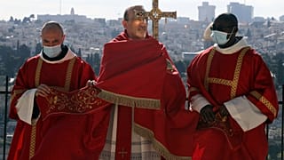  Pierbattista Pizzaballa, patriarca latino de Jerusalén, en la esplana de la Iglesia 'Dominus Flevit', 'Jesús lloró'
