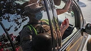 Controles policiales de las restricciones de movilidad en Santiago de Chile