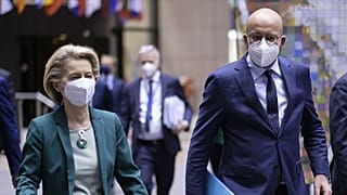 AB Komisyonu Başkanı Ursula von der Leyen (sol) AB Konseyi Başkanı Charles Michel 
