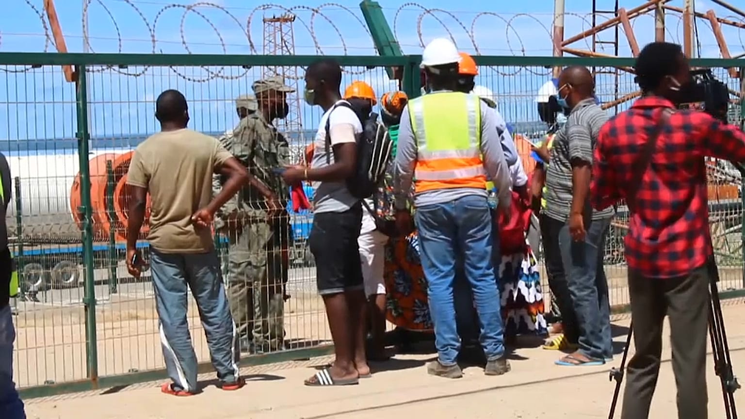 Des habitants de Palma au Mozambique fuient 