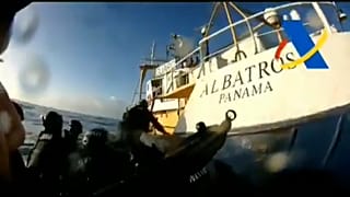 Un detalle de la captura de la embarcación que transportaba el alijo de droga