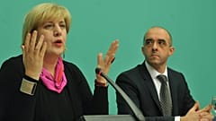 A jelentést készítő Dunja Mijatovic Kovács Zoltánnal 2011-ben