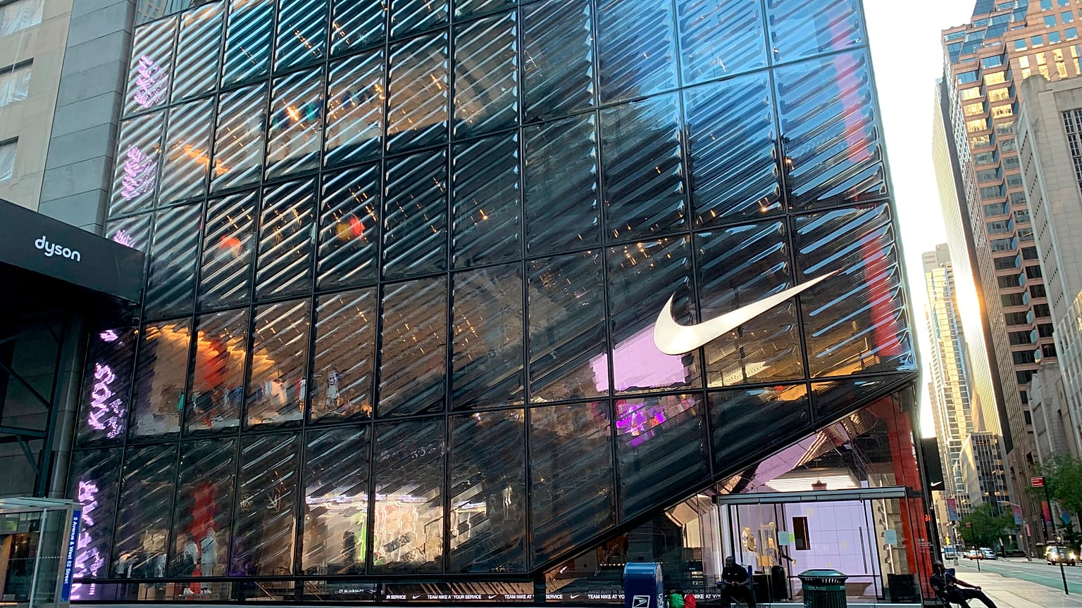 Nike açtığı davada ayakkabıların kendi izni olmadan üretildiğini ve projeyle hiç bir şekilde alakası olmadığını belirtti