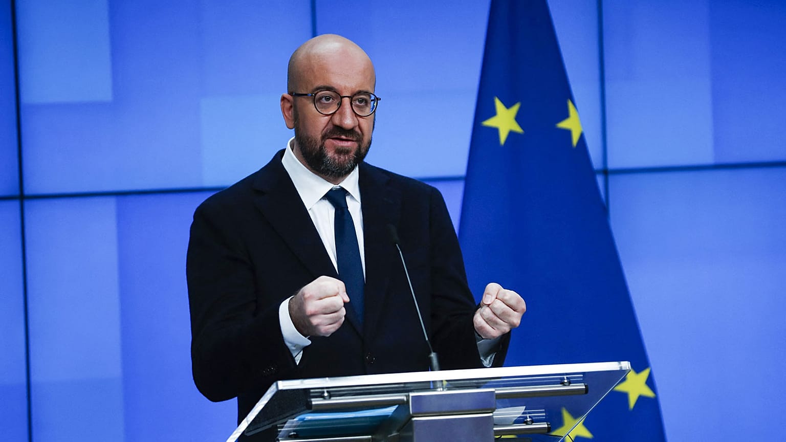 Le président du Conseil européen Charles Michel lors d'une conférence de presse conjointe et virtuelle avec le directeur de l'OMS. Bruxelles, le 30 mars 2021