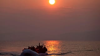 Yunanistan'a ait Midilli Adası'na ulaşmaya çalışan sığınmacılar (arşiv) 
