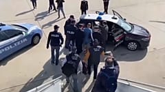 İtalya'da 2014 yılından bu yana aranan 'Ndrangheta mafyası üyesi, Youtube'a yüklediği yemek videolarında dövmelerinden teşhis edilerek yakalandı.
