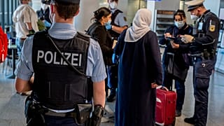 في مطار فرانكفورت (ألمانيا) 
