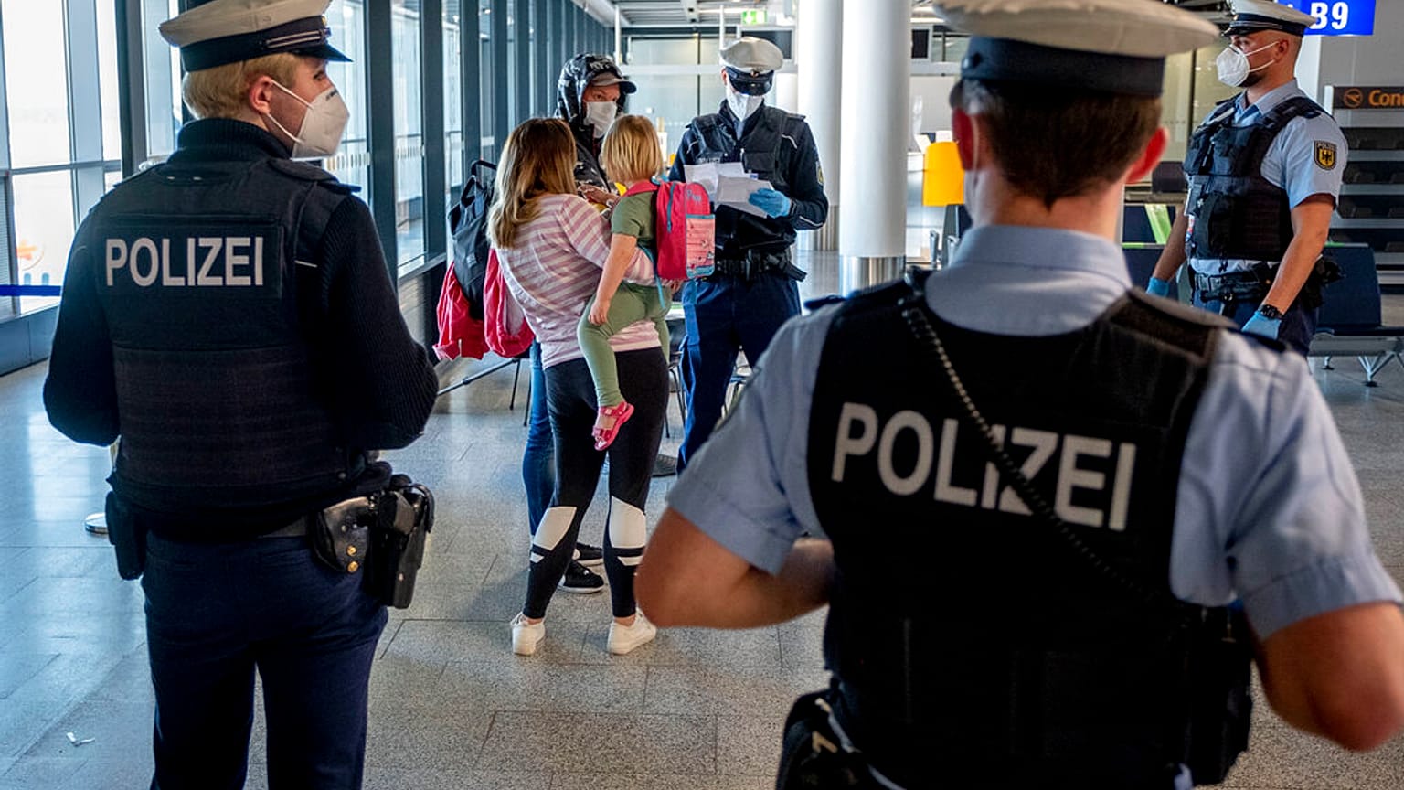 Bei Einreise mit dem Flugzeug braucht es einen Coronatest