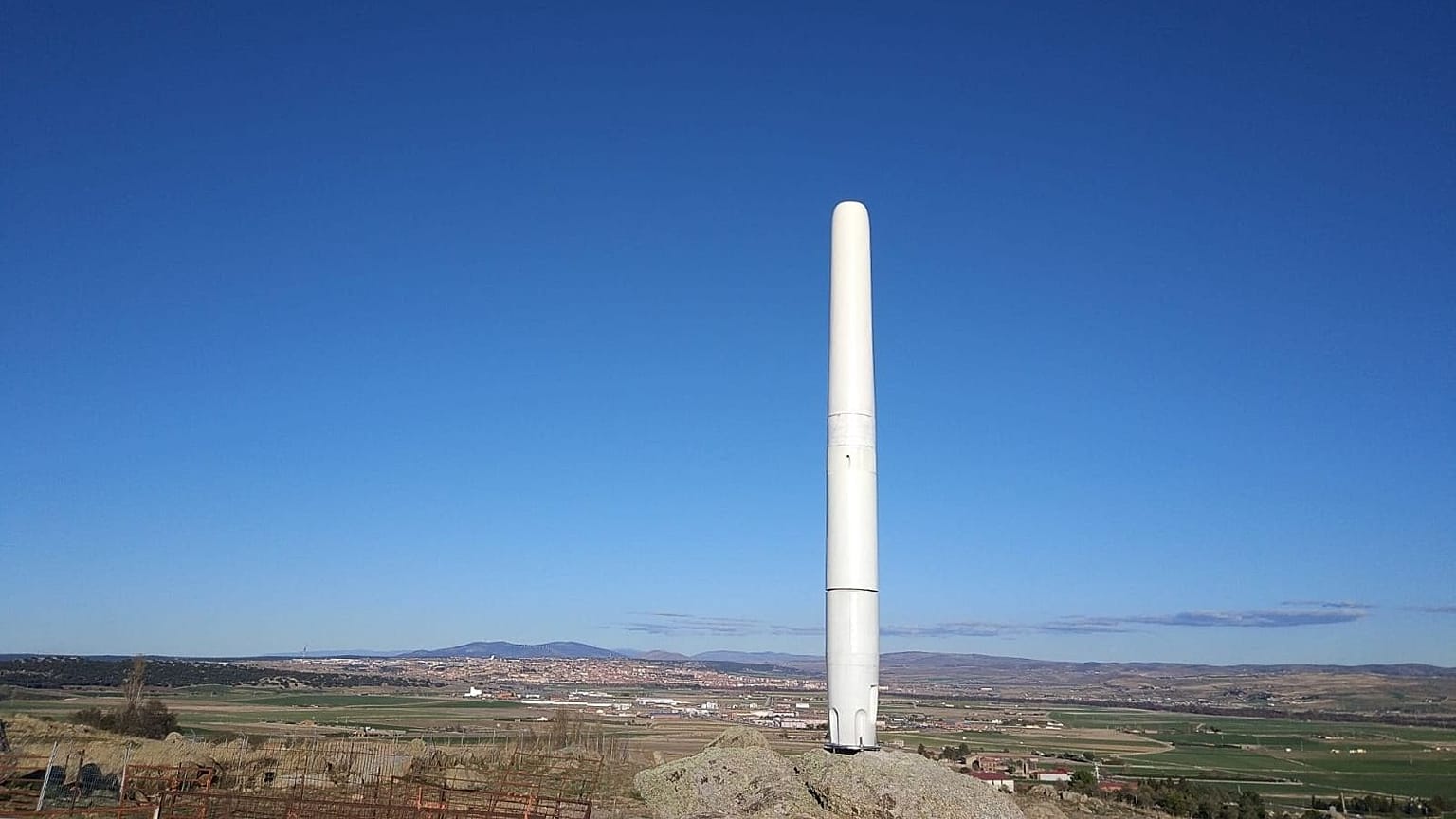 Bladeless wind turbine