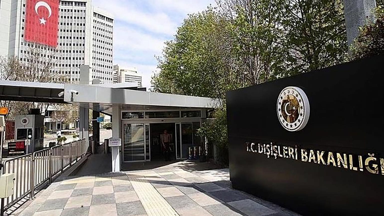 Türkiye Dışişleri Bakanlığı, ABD'nin çok sayıda hak ihlaline yer verdiği '2020 Türkiye İnsan Hakları Raporu'na tepki gösterdi.