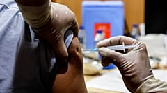 Un vaccin en train d'être administré 