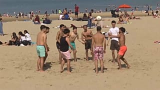 Rekordtemperaturen im März in Belgien ziehen Tausende an den Strand