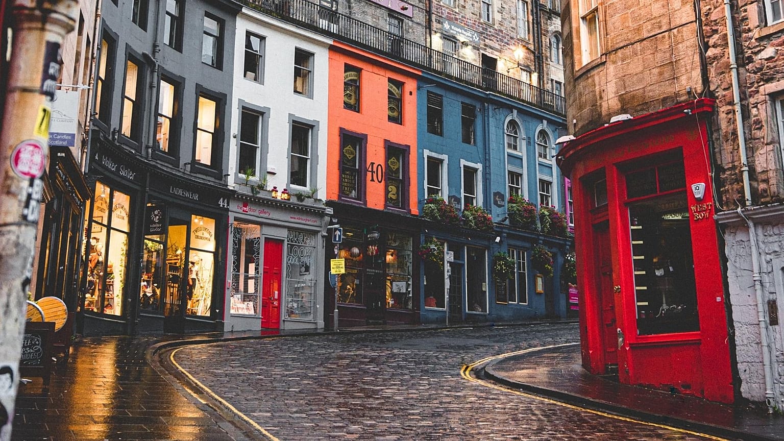 Victoria Street in Edinburgh is thought to be the inspiration for Diagon Alley in the Harry Potter books. 