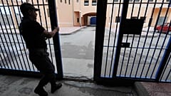 سجن "واد غير" بالقرب من بجاية، شمال شرق الجزائر، 2 يونيو / حزيران 2011 
