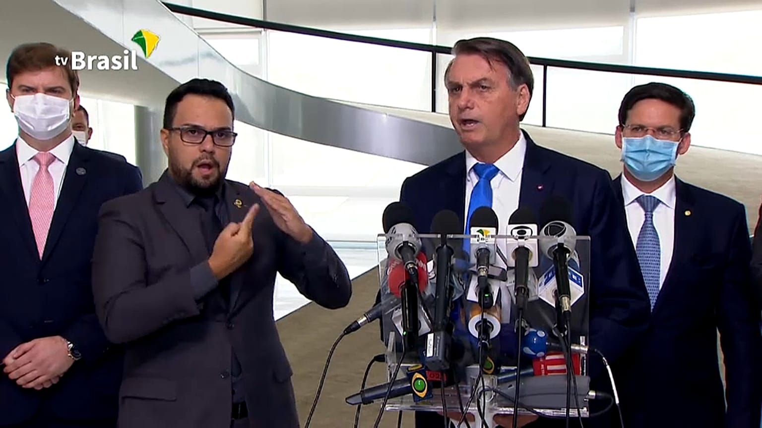 Bolsonaro se opone a cualquier limitación de actividad contra la  pandemia 