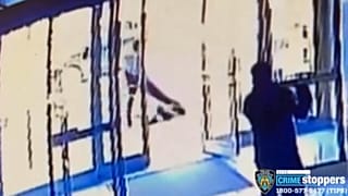 Imagen del vídeo de la agresión contra la mujer asiática