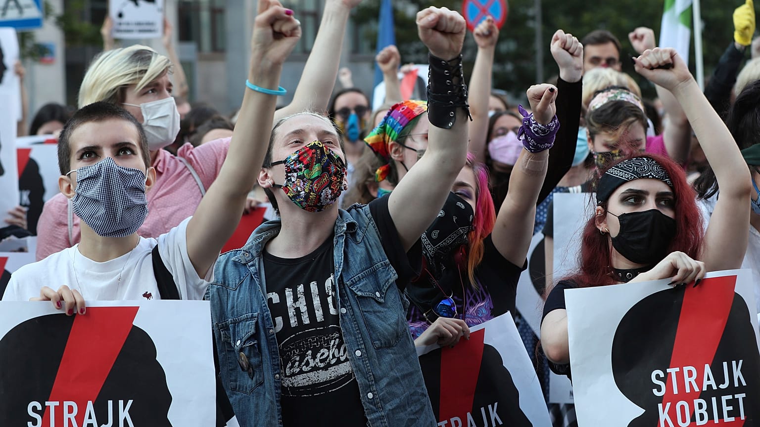 Manifestanti protestano contro le intenzioni del governo polacco di ritirarsi dalla Convenzione di Istanbul su prevenzione e lotta contro la violenza domestica, luglio 2020