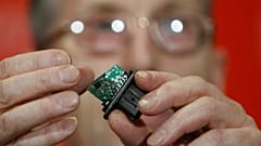 Samsung, Apple, General Motors, Hyundai gibi dünyadaki elektronik ve otomotiv devlerinin çip kıtlığı sebebiyle üretimlerinda aksamalar yaşanıyor.
