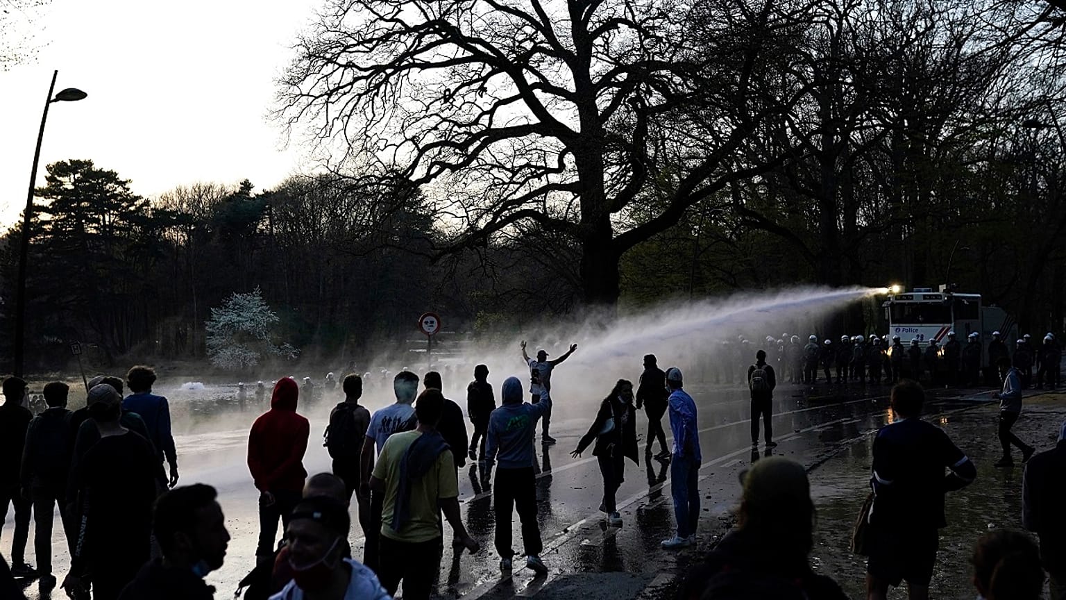 Bruselas | La policía dispersa un falso festival clandestino 