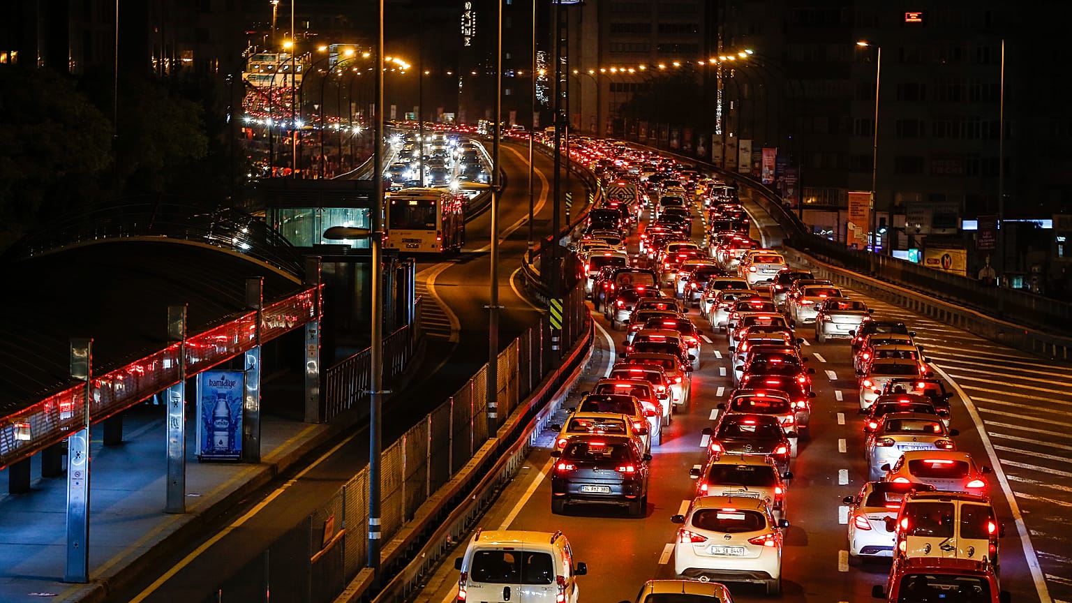 Mart ayında otomobil satışları ikiye katlandı