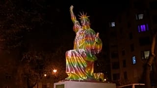 The statue before it was vandalised