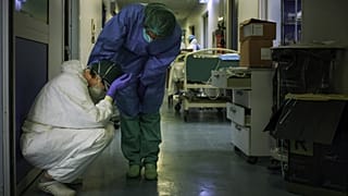 Klinikpersonal in Italien zu Beginn der Pandemie im März 2020