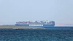 Süveyş Kanalı'nın 6 gün boyunca tıkanmasına neden olan Ever Given isimli dev yük gemisi