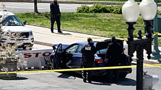 Bir sürücü, aracını ABD Kongre binası önünde polislerin bulunduğu noktadaki barikatlara sürdü, iki polis yaralandı