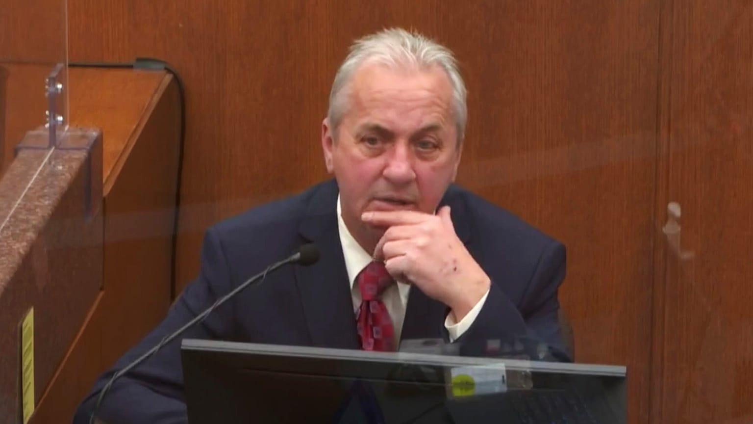 Richard Zimmerman, policier le plus expérimenté de la police de Minneapolis, a livré un témoignage accablant au procès de l'agent Derek Chauvin le 2 avril 2021.