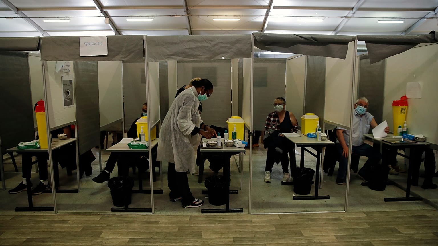 Vaccini a tappeto e limiti negli spostamenti in tutta Europa