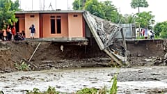 Une maison détruite à la suite d'inondations à Dili, Timor oriental, le 5 avril 2021