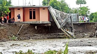 Une maison détruite à la suite d'inondations à Dili, Timor oriental, le 5 avril 2021