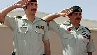 Ürdün'ün eski veliaht prensi Hamza bin Hüseyin (sağda) ve kardeşi Haşim bin Hüseyin (solda)