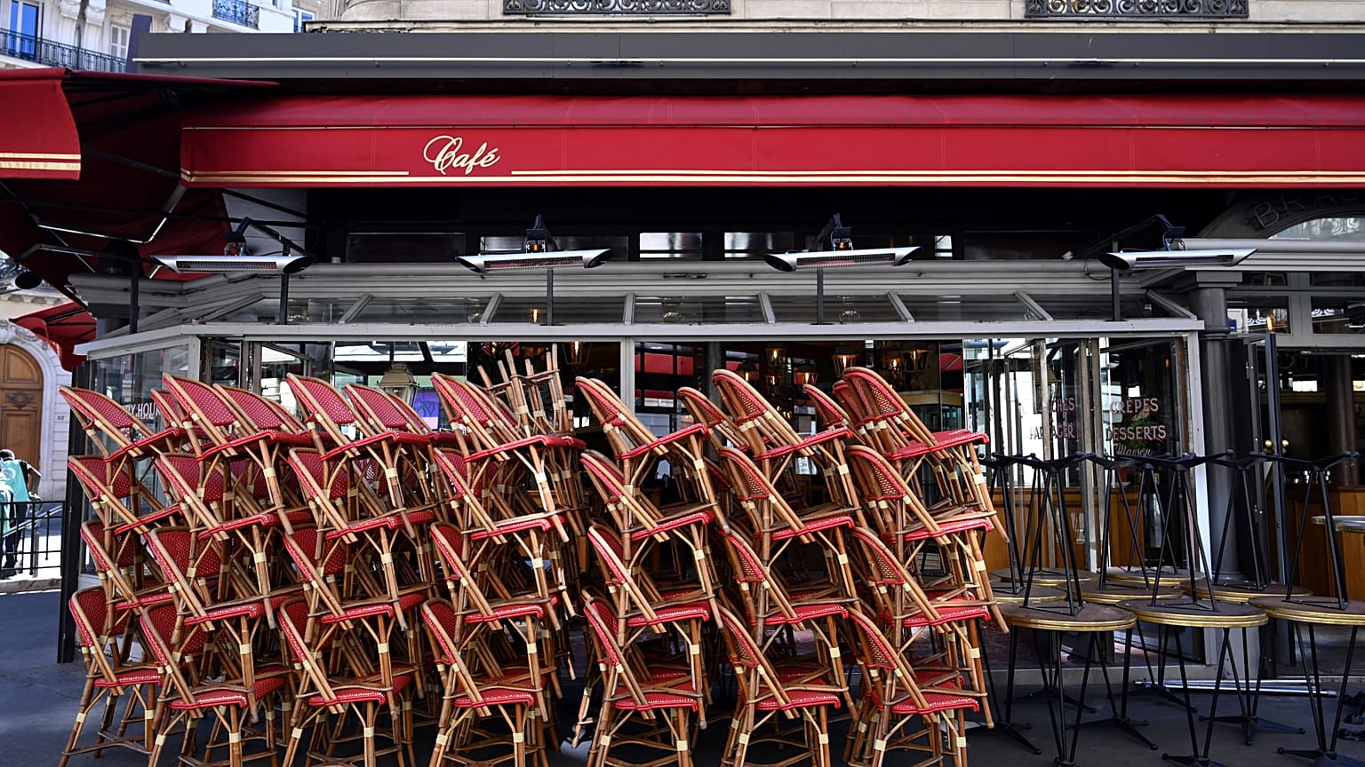 Paris'te kapalı bir restoran