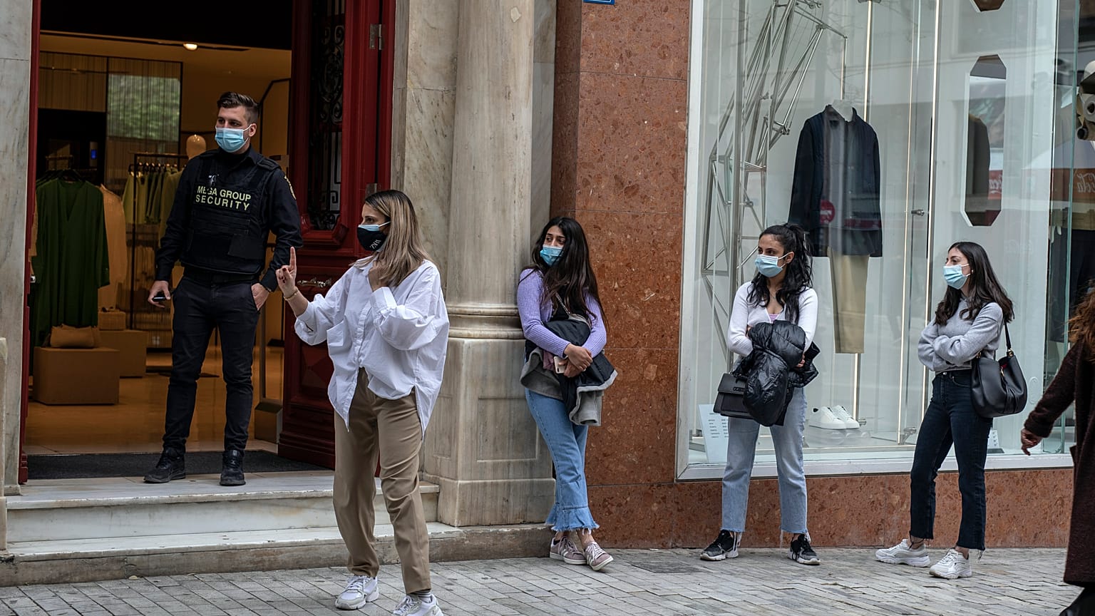 La Grèce a autorisé la plupart des magasins à rouvrir, malgré des chiffres toujours inquiétants pour ce qui est de l'épidémie.