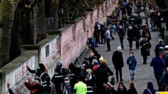 London: Hochbetrieb vor der Gedenkwand für die Covid-Opfer