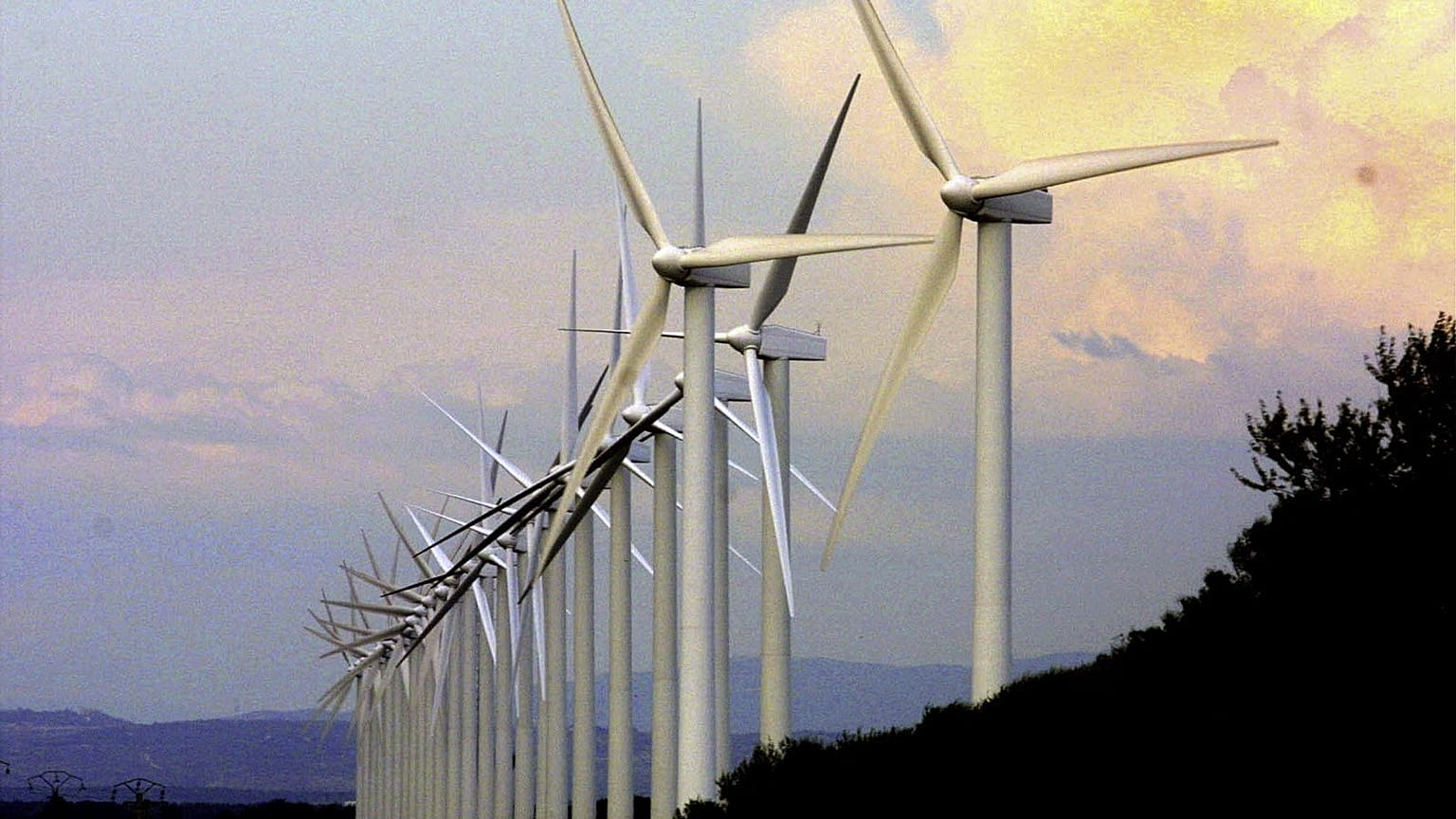 Elektrik üreten rüzgar türbinleri 