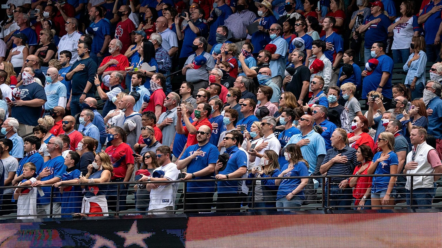 Im Stadion der Texas Rangers am 5. April 2021 zum Auftakt der Baseball-Saison