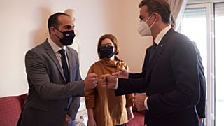 Ο πρωθυπουργός στην πρεσβεία της Ελλάδας στην Λιβύη
