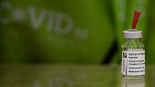 Una fiala del vaccino AstraZeneca