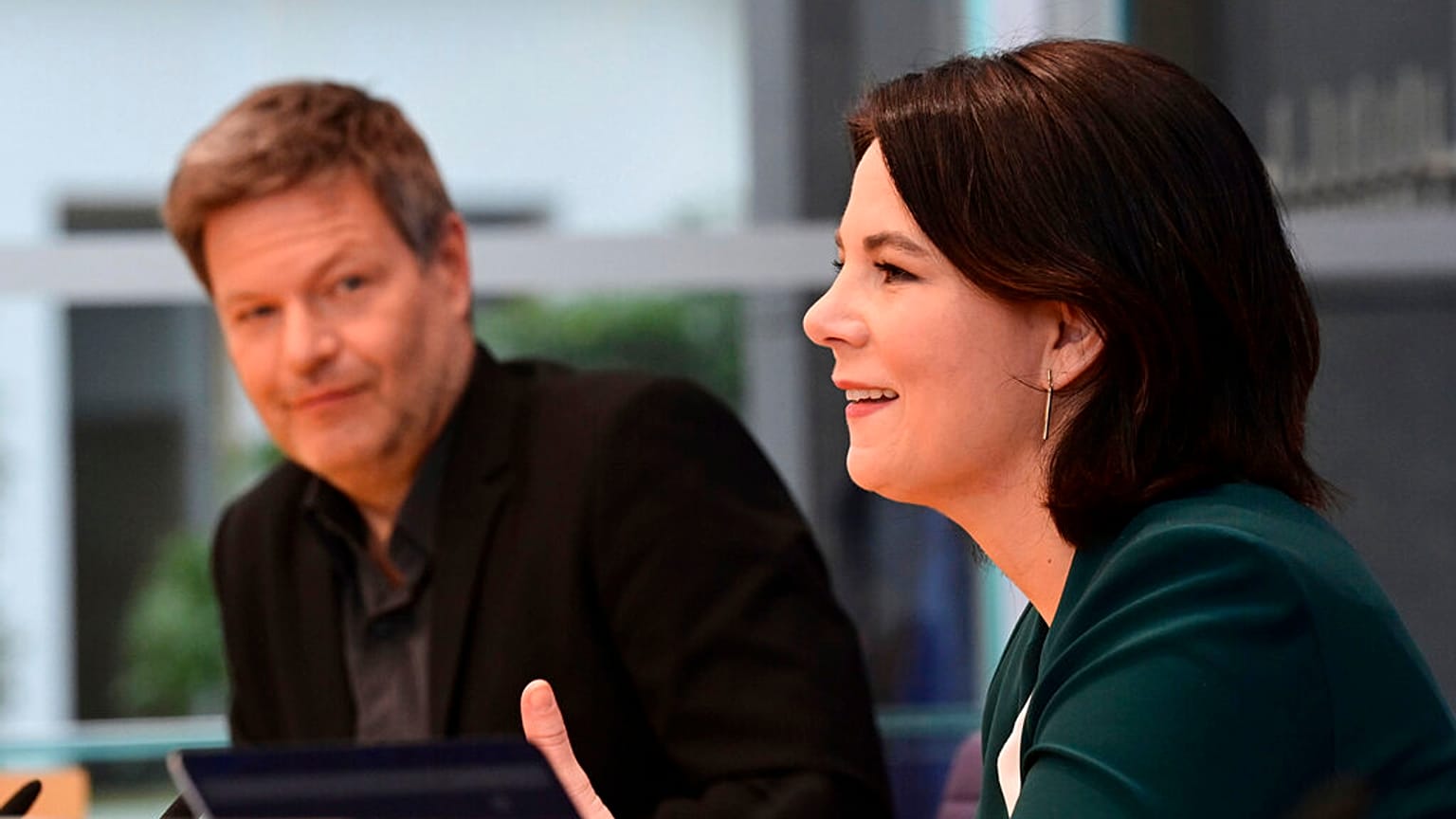 Annalena Baerbock und Robert Habeck während einer Pressekonferenz in Berlin, 15.03.2021