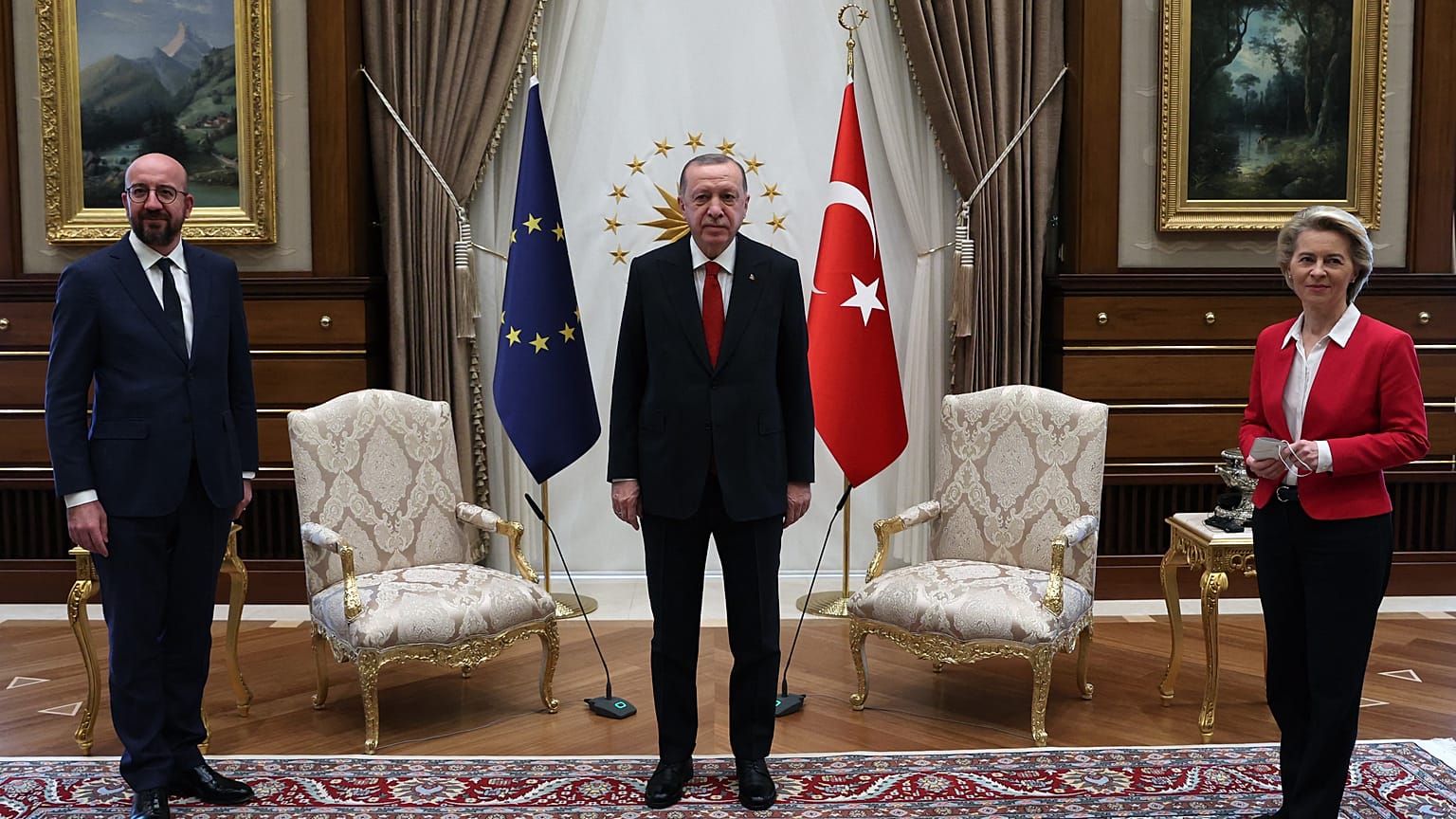 Protokollarisches Debakel in Ankara: Von der Leyen aufs Sofa verbannt