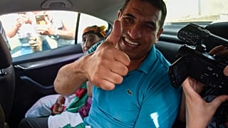 كريم طابو، أحد أبرز شخصيات "الحراك" الجزائري بعد إطلاق سراحه سجن القليعة في 2 يوليو- تموز 2020.