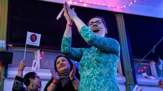 Anhängerin der Oppositionspartei "Inuit Ataqatigiit" (IA) in Grönland, 06.04.2021