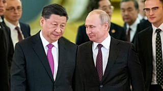 Çin Devlet Başkanı Şi Cinping (sol) Rusya Devlet Başkanı Vladimir Putin
