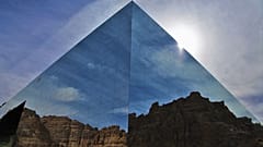Die Maraya-Konzerthalle in AlUla ist das größte verspiegelte Gebäude der Welt