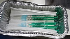 Britischer Experte Paul Hunter wirbt für AstraZeneca-Impfstoff