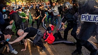Ökölharc a spanyol kampánygyűlésen 