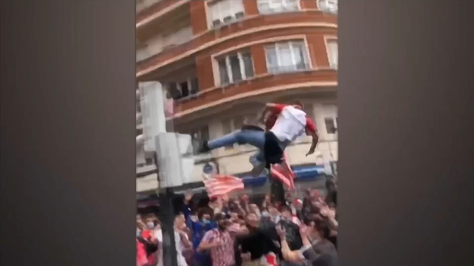 Del semáforo al suelo por voluntad propia